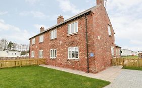 2 North Cottage